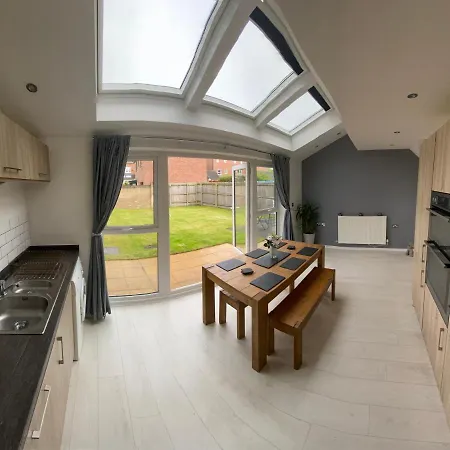 Detached Riverside Villa In The Heart Of Manchester Exterior foto