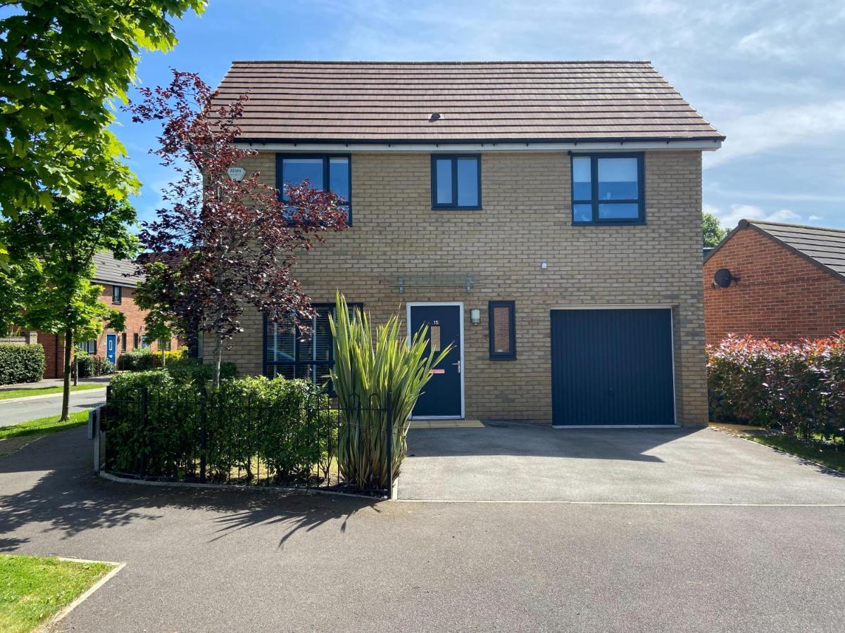 Detached Riverside In The Heart Of Villa *