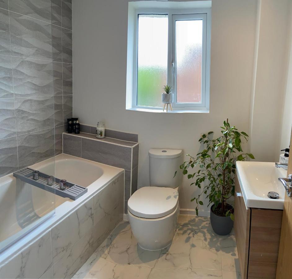 Detached Riverside In The Heart Of Villa *